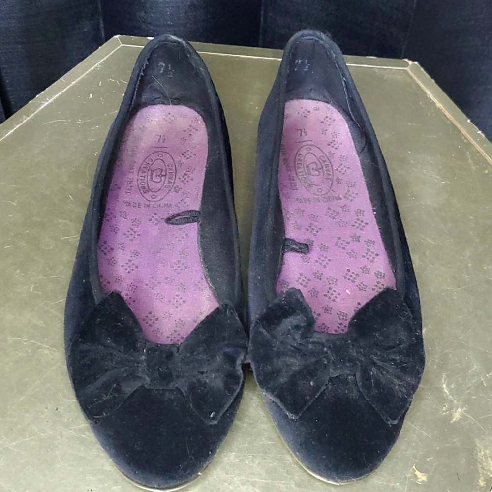 Vintage black velvet flats with bow
